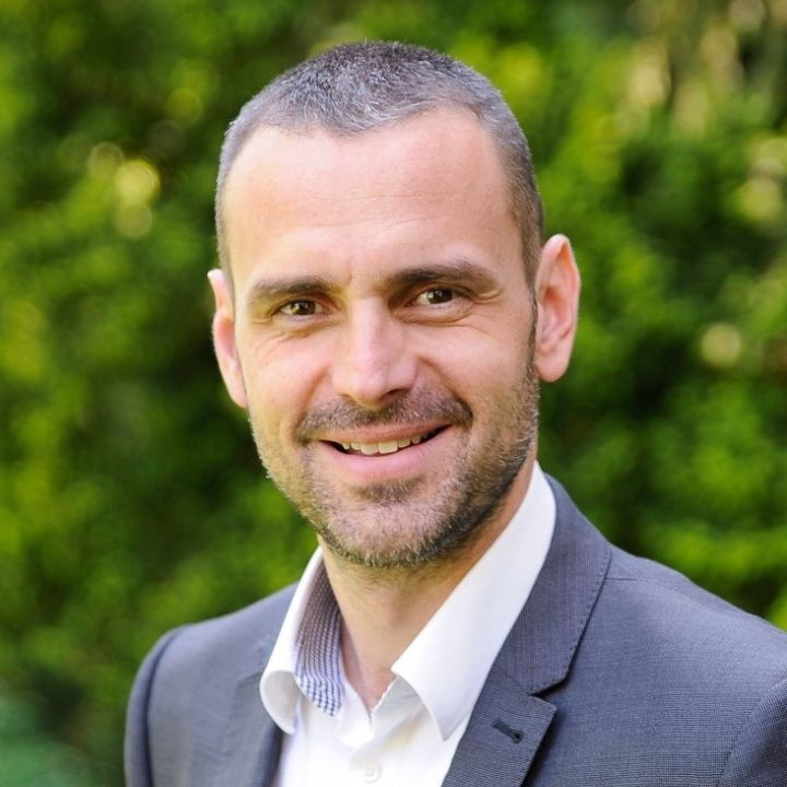 Romeo Ruh ᐅ Zertifizierter Achtsamkeitslehrer • Betriebswirtschafter lic. oec. ✓ Jetzt Kontakt via romeo.ruh@centerformindfulness.ch.