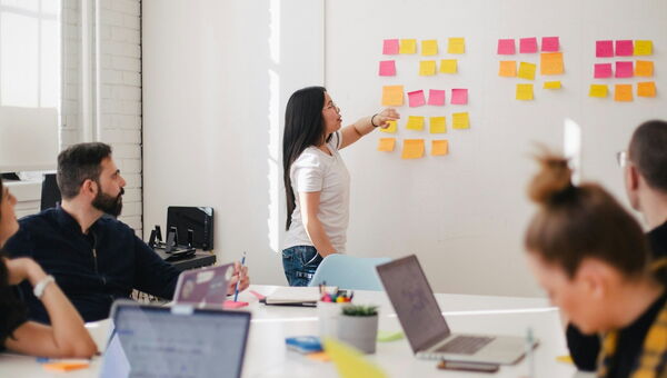 Transforming Meetings ᐅ Meeting-Qualität verbessern • Gemeinsames Denken fördern • Mit Béatrice Heller ✓ Jetzt CFM Angebote entdecken.