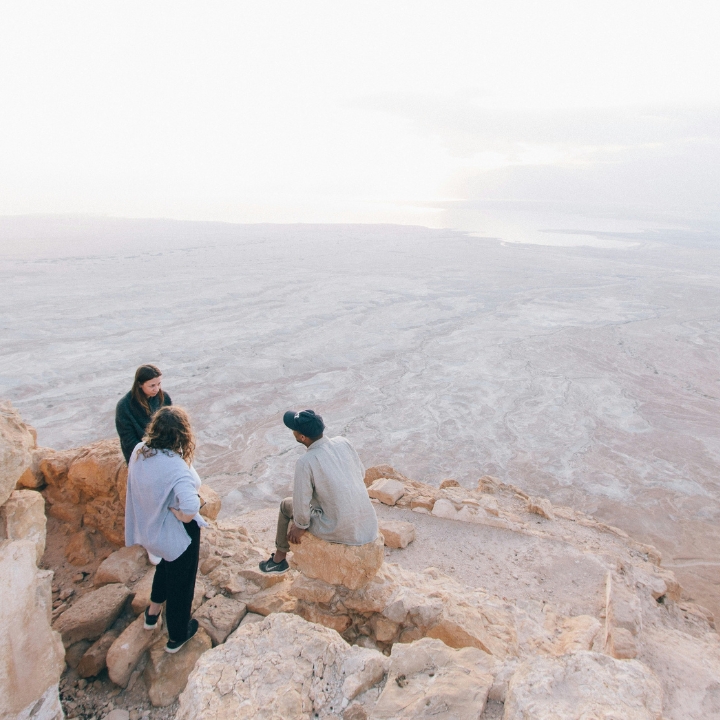Virtuelles Meditations-Studio ᐅ Meditieren im Team • Anleitung + Inputs • In-House als Option ✓ Jetzt CFM Firmen-Angebote entdecken.